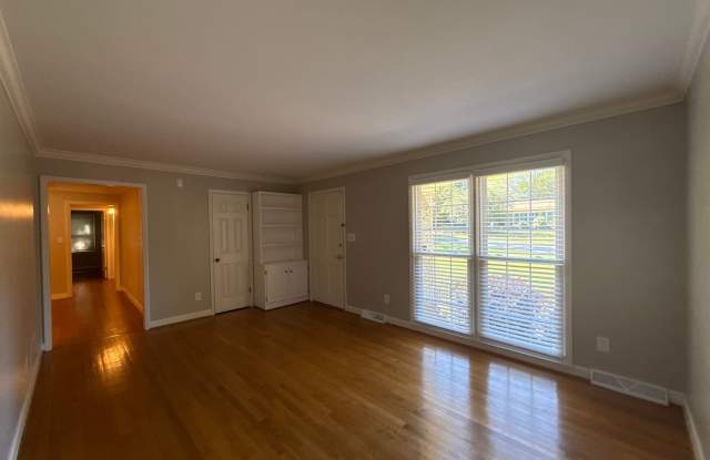 T.R. Lawing Realty Property Gallery 4