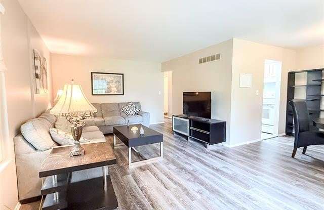 756 E Fox Hills Drive Gallery 4