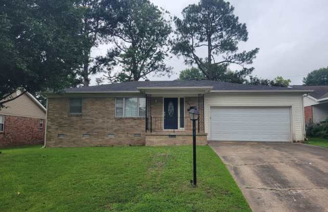 Spacious & Versatile Living in a Prime Location! photos photos