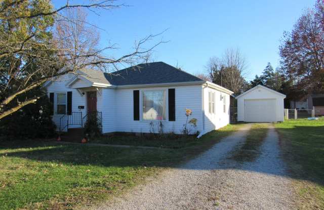 636 W Washington Street - 636 West Washington Street, Marshfield, MO 65706