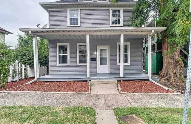 Beautifully renovated historic home near downtown Moline! - 1327 7th Avenue, Moline, IL 61265