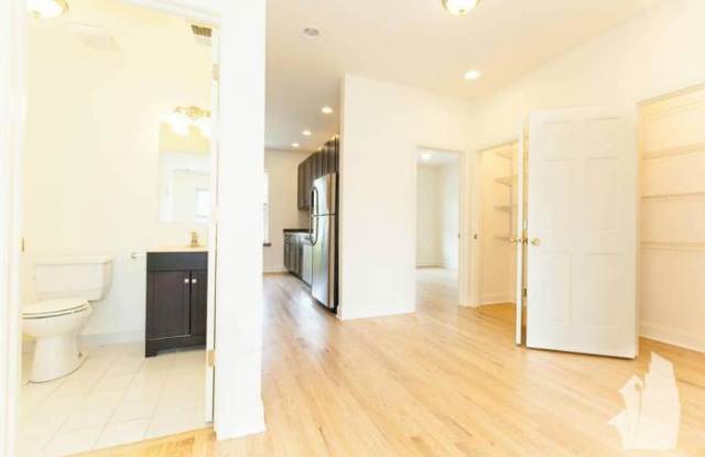 4440 N Sheridan Gallery 3