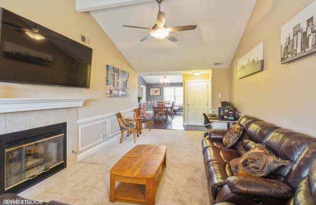 1833 W Ashbury Ct Gallery 2