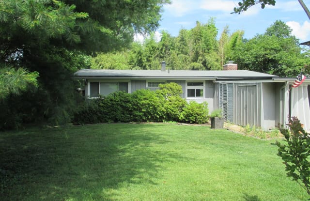 7902 SYCAMORE DRIVE - 7902 Sycamore Drive, Annandale, VA 22042