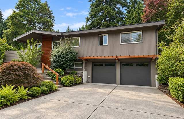 4Bd/2.25Ba Bellevue Home Gallery 1