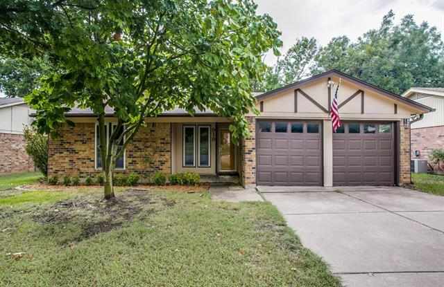 919 Willow Circle N - 919 Willow Circle North, Burleson, TX 76028