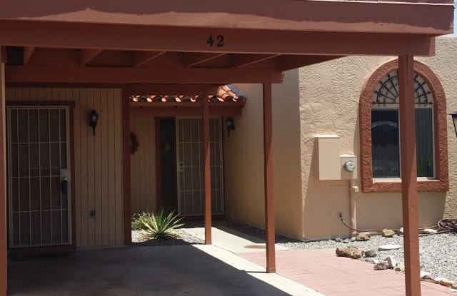 42 W Calle Del Chancero - 42 West Calle Del Chancero, Green Valley, AZ 85614