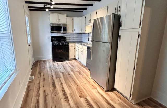 Beautifully Updated Home in Lancaster City! Gallery 4