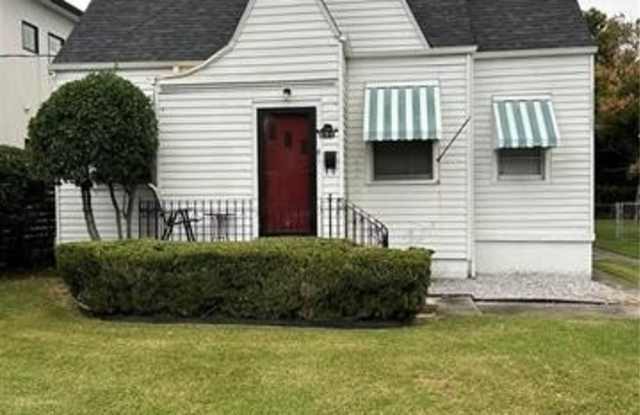 404 RIDGELAKE Drive - 404 Ridgelake Drive, Metairie, LA 70001
