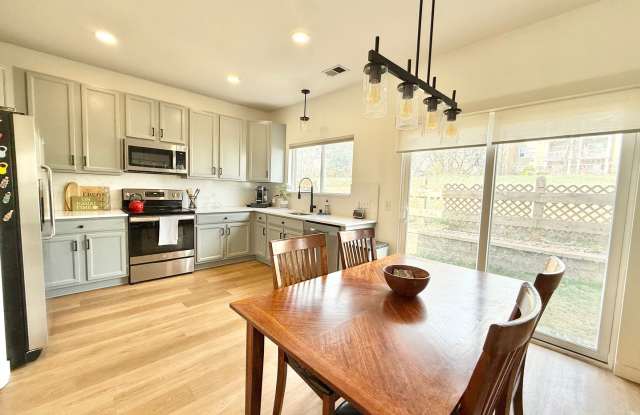 Beautifully Remodeled Home Backing to Open Space & High Line Canal Trail! Gallery 4