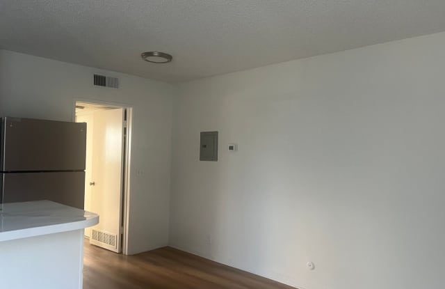 Villa Monica Apts. Gallery 4