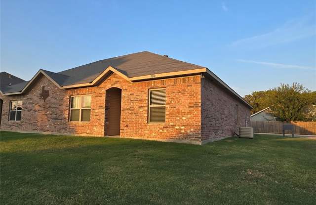 200 N Denton Street - 200 North Denton Street, Weatherford, TX 76086