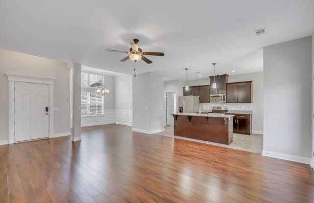 486 Thorp Circle Gallery 4