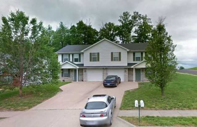 Spacious 4BR/2BA Duplex with 1 Car Garage & Washer/Dryer Included! photos photos
