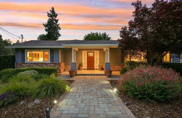 Single-Level Three-Bedroom Retreat in Napa’s Sought-After Vichy Neighborhood - 1057 La Grande Avenue, Napa County, CA 94558
