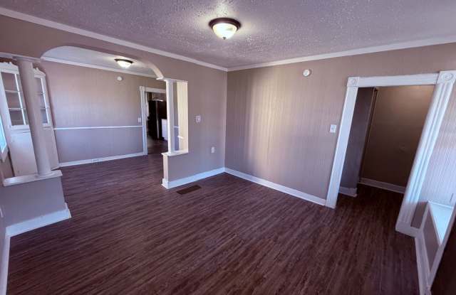 4 Bed/1.5 Bath Single Family Home Located in Albany! Gallery 1