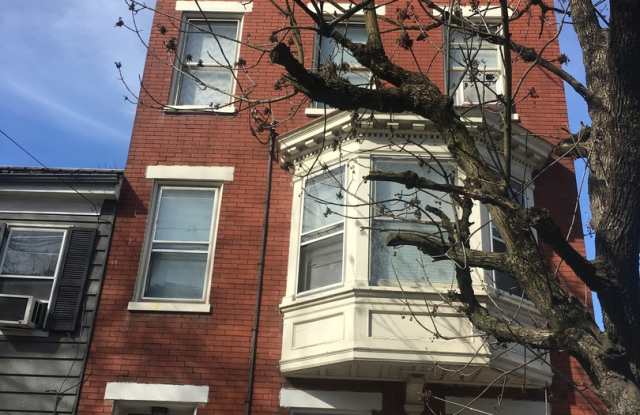 Available Now! Downtown York-Spacious 2 Bedroom/1 Bath, Laundry photos photos