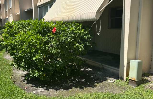 410 Southeast 2nd Street - 410 Southeast 2nd Street, Hallandale Beach, FL 33009