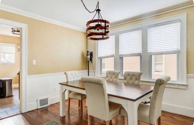 Charming 3BR House in Royal Oak Gallery 3