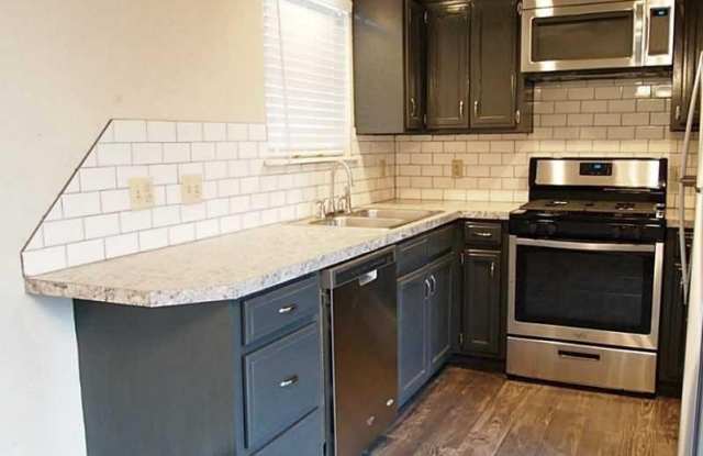 980  N Lewis  AVE photos photos