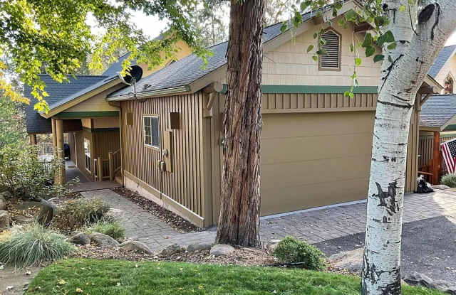 Running Y Chalet - 4640 Harrier Drive, Klamath County, OR 97601