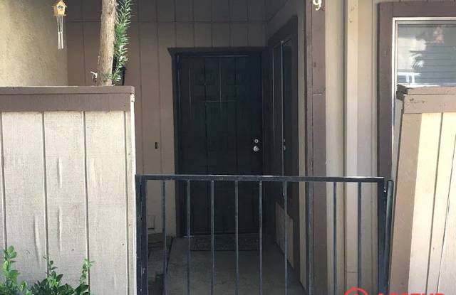 Charming 2BD/1BA Home in Bakersfield's 93309 — HOA Community, Fully Equipped, Washer & Dryer Included & Small Pets Welcome! Gallery 1