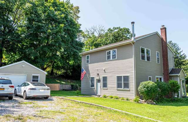 3 Bedroom, 2 full Bathroom, 1 Office Space, Single Family Home in Sound Beach - 64 Huntington Road, Sound Beach, NY 11789
