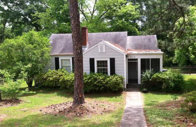 3Bed/1Bath House Downtown for August 2026! photos photos