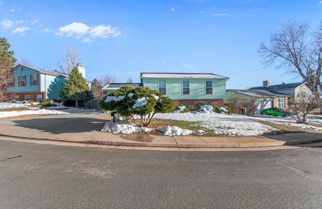 Charming 3-Bedroom, 2-Bathroom Split-Level Home with Large Yard Gallery 4