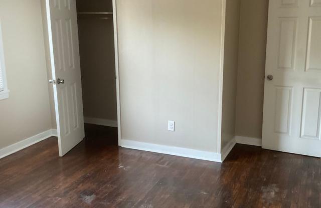 Fully Renovated 2 Bedroom! Vouchers Accepted Gallery 4