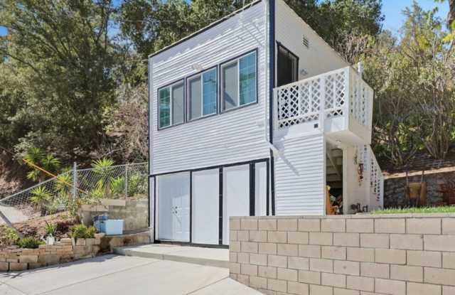 2nd Floor Studio in the Heart of Highland Park photos photos