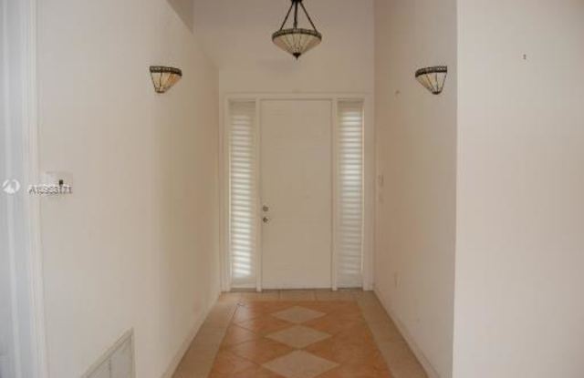 7039 Golf Pointe Cir Gallery 3