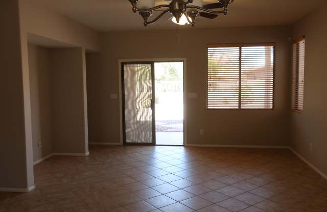 8806 W Windrose Dr Gallery 2
