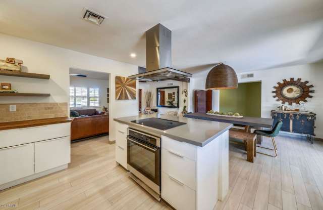 8249 E CHAPARRAL Road Gallery 2