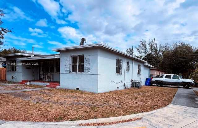 5701 N Miami Ave photos photos