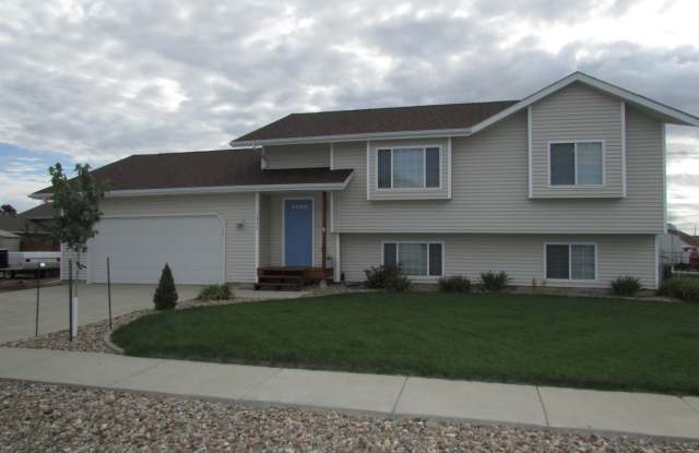 4 BEDROOM | 2 BATH | DOUBLE CAR GARAGE | RAPID VALLEY - 2988 Preston Street, Rapid Valley, SD 57703 4 BEDROOM | 2 BATH | DOUBLE CAR GARAGE | RAPID VALLEY - 2988 Preston Street, Rapid Valley, SD 57703