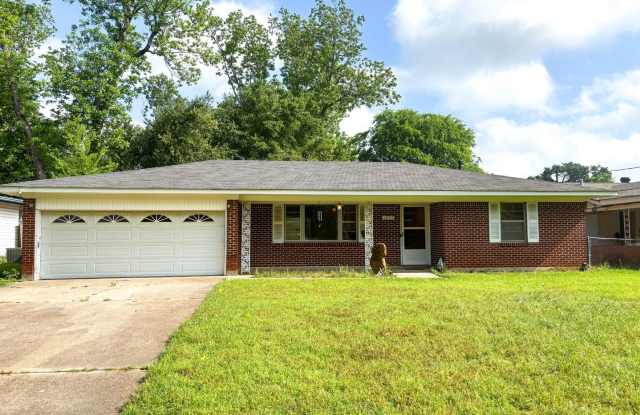 SOUTH BOSSIER HOME-CLOSE TO BAFB-FRESH PAINT photos photos