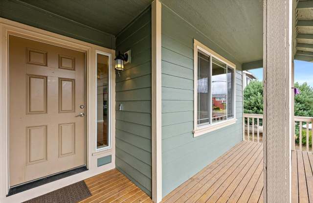 Bright & Spacious 4 Bedroom Home in Yelm for Rent | Vaulted Ceilings, Fenced Yard, Granite Kitchen, A/C Gallery 4
