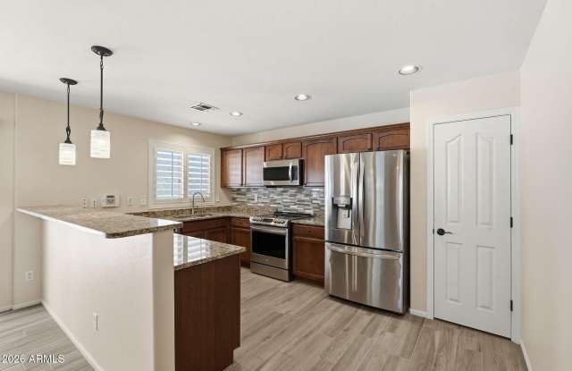 1006 S DEERFIELD Lane Gallery 4