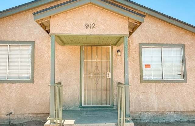 Front House for Rent on 912 Bradshaw Street Gallery 3