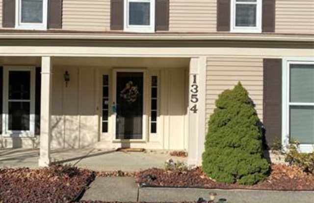1354 N Fairview Lane Gallery 2