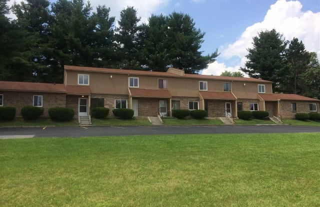 26 Pineview Drive - 26 Pineview Dr, Reedsville, WV 26547