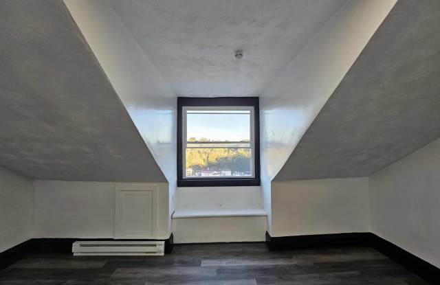 Beautiful 4 Bed, 1 Bath Home for Rent- Spacious, Modern, and Move in Ready! - 913 O Brien Street, Millvale, PA 15209