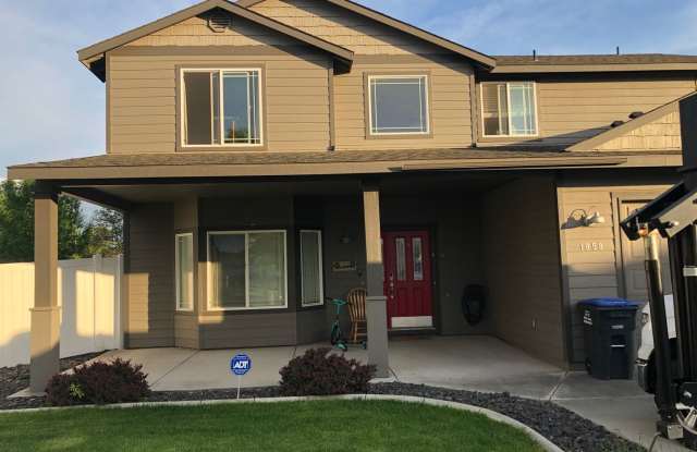 Extra Large Home For Rent, 4 Bedrooms! photos photos