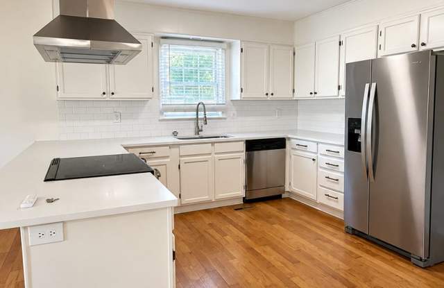 Charming 2 Bed Brick Home with Updated Kitchen, Hardwood Floors & Spacious Backyard Gallery 3