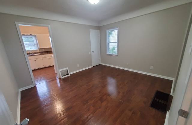 2 bedroom, 1 bathroom home! photos photos