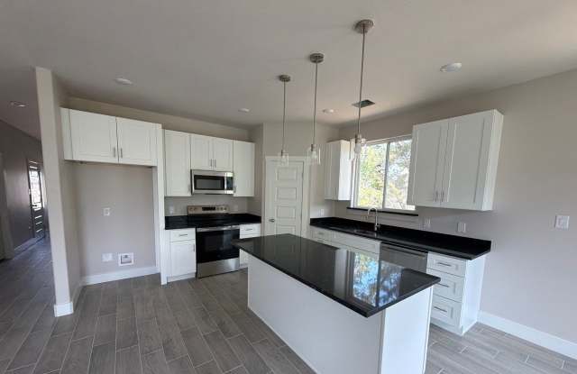 5621 San Jacinto Drive Gallery 2