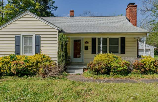 * APP PENDING** Charming 2 Bed 2Bath Cottage in Graham - Available Now! - 305 Ward Street, Graham, NC 27253