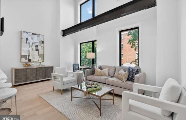2440 ONTARIO RD NW Gallery 2
