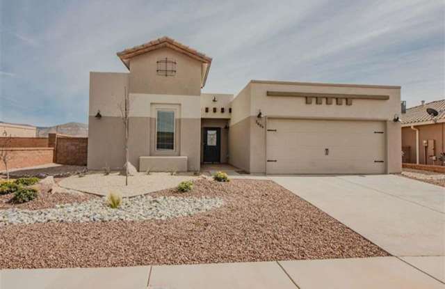 Spectacular 3 bed 2 bath home Gallery 1